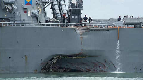 The warship "McCain" collided with the ship.